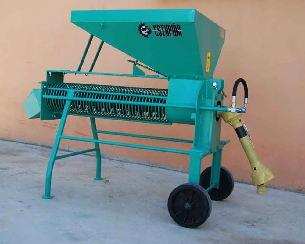 peladora de nueces estupiña modelo R-200-900 tractor