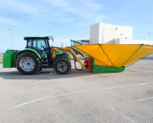 recolector de pistacho con paraguas
