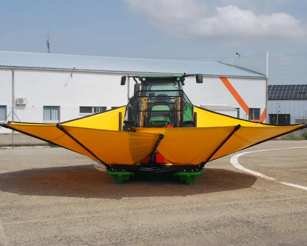 recolector de pistachos con paraguas y plataforma